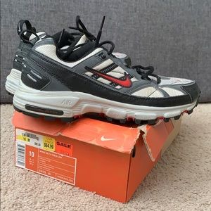 Nike Women’s Delta Force low